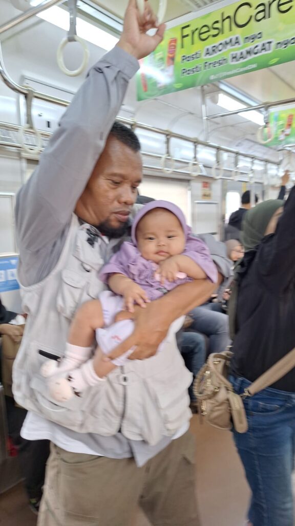 KRL Mania Menolak Rencana Penerapan Subsidi KRL Berbasis NIK